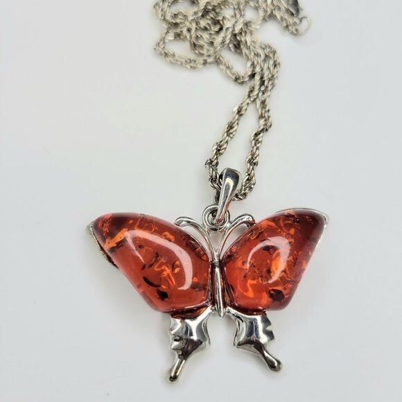𝅺RED Butterfly Acrylic Glass Pendant Necklace - Picture 2 of 5